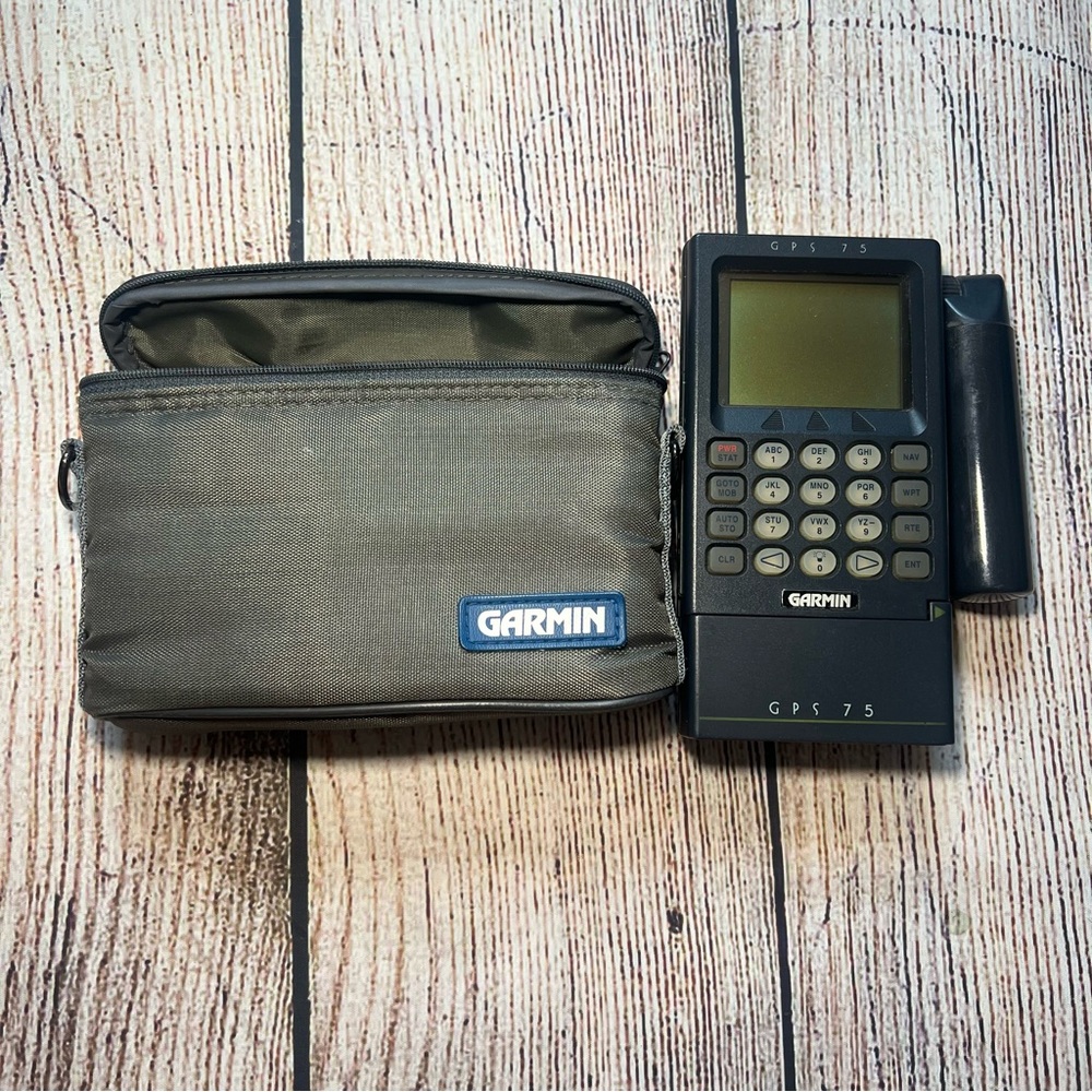 Garmin GPS 75 Personal‎ Navigator Handheld No Charger With Case Hunting Hiking